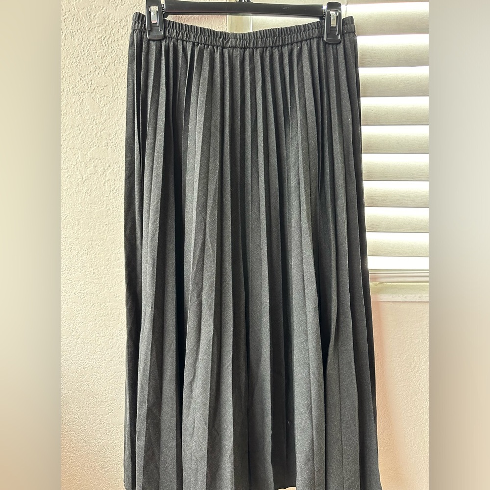 Uniqlo pleated maxi skirt dark gray (M)